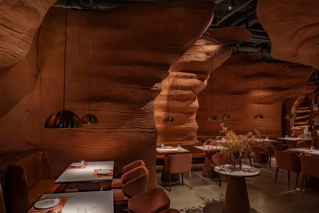 灵川深圳餐饮空间设计，让你穿梭在原始峡谷之中