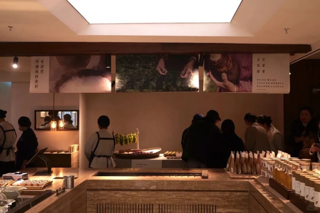 灵川阿嬷手作全国首家体验集合店，用“家味·市集”打造餐饮空间